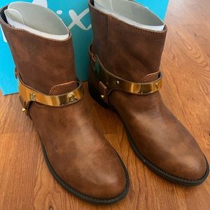 Mixx Shuz Tan Plated Tom Boots, size 8.5